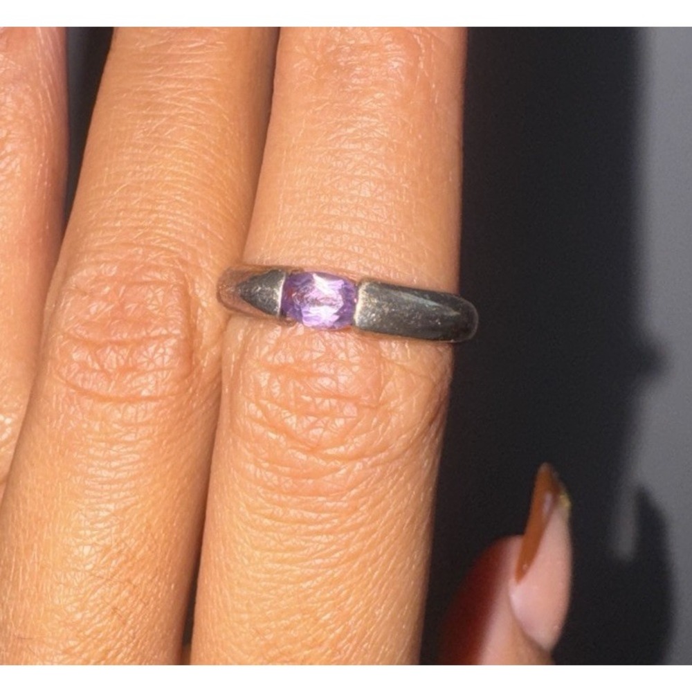 DESIGNER STERLING SILVER AND AMETHYST MODERNIST RING SIZE 7